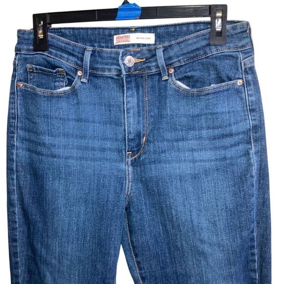 417. Levi’s Midrise dark washed cuffed capris size 8/29 - Picture 6 of 9